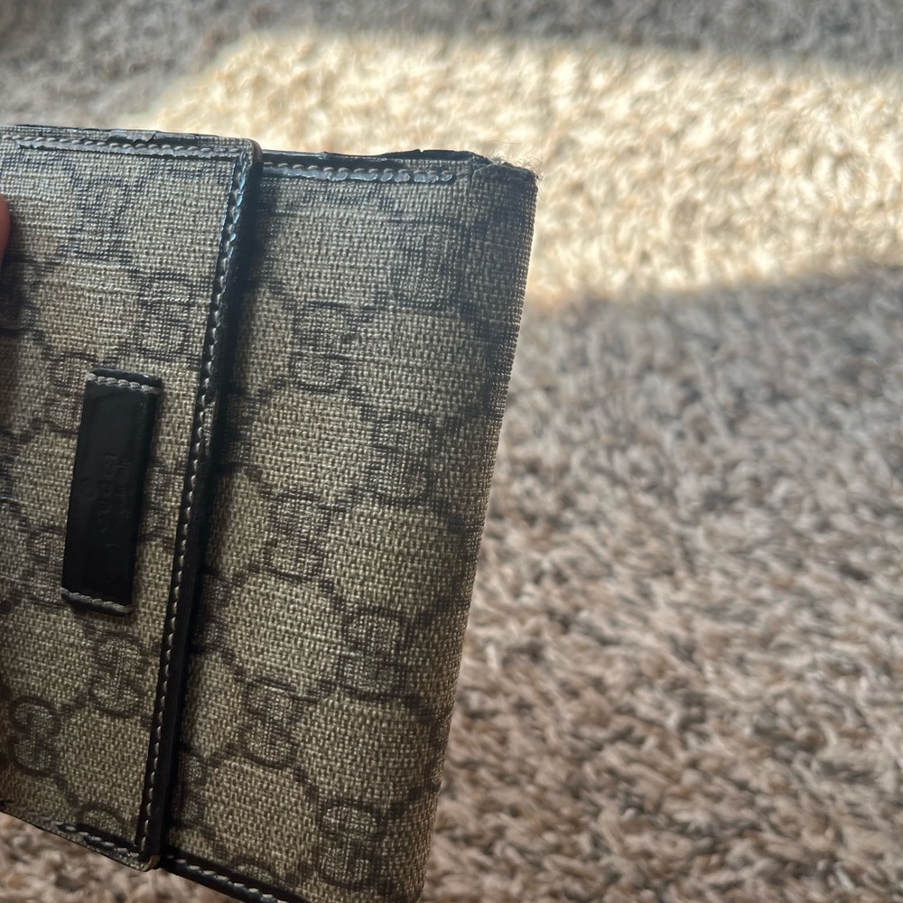 Gucci Beige and Black Monogram Wallet - Picture 2 of 6